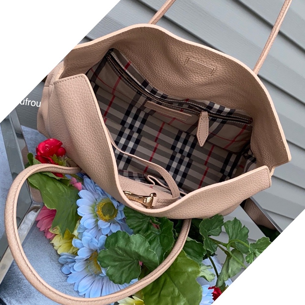 Authentic Burberry bag - Picture 10 of 14